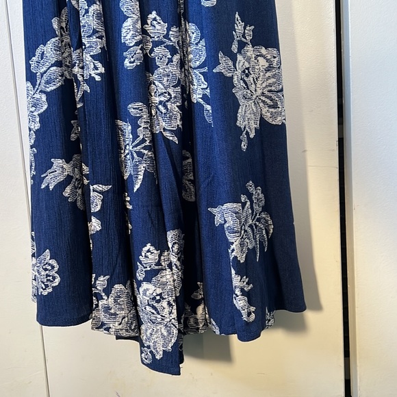 Brand new, never worn, Lulu’s navy blue dress, size Medium - Picture 7 of 8